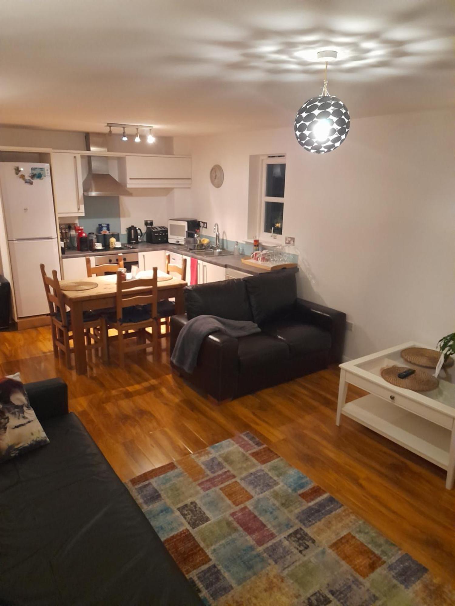 Glastonbury Town Center-Entire Apartment ภายนอก รูปภาพ